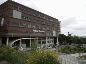 Escena insólita en Toulouse: un paciente se presenta en urgencias