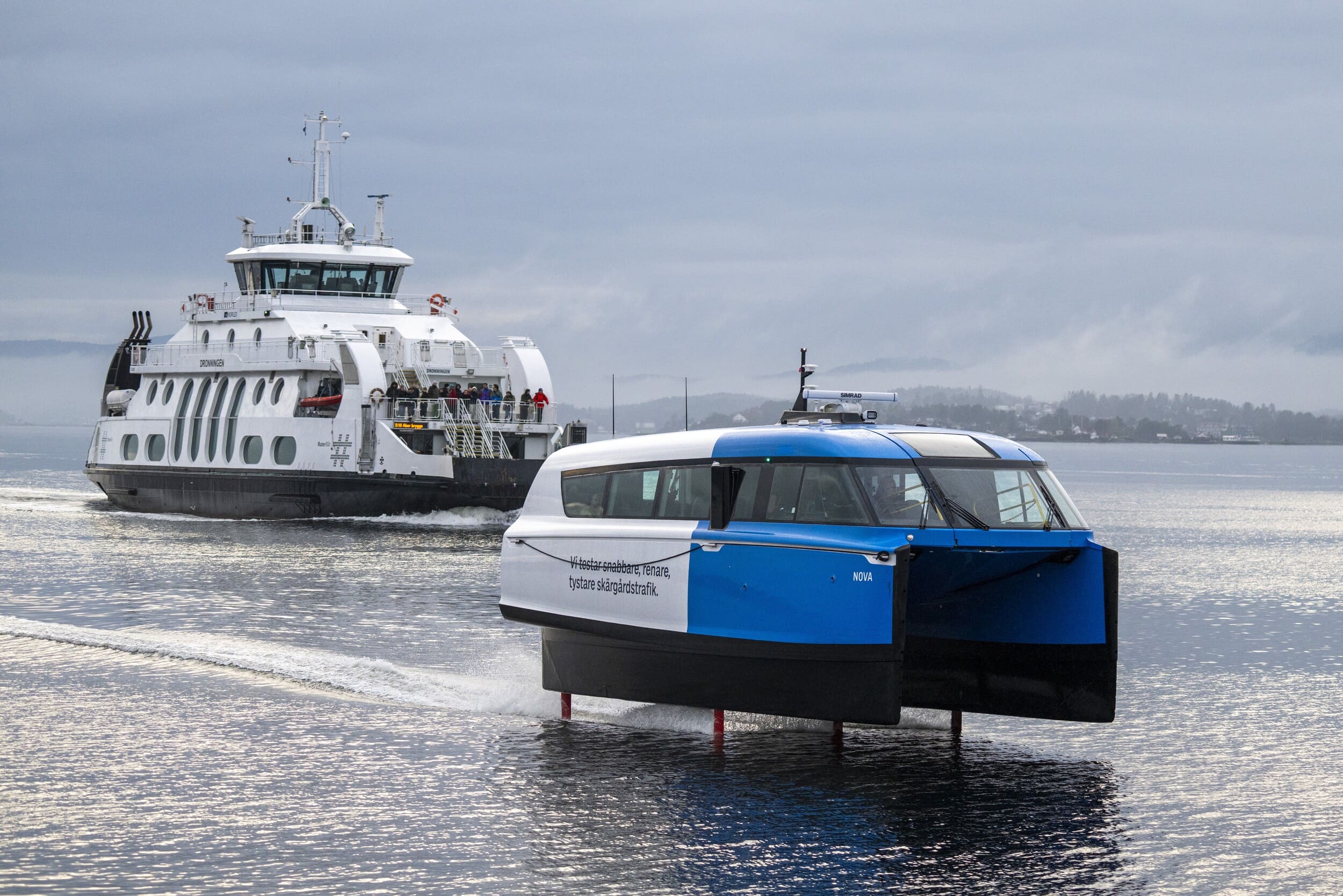 Este barco eléctrico vuela sobre el agua y acaba de