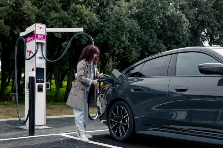 Ionity acelera en Francia con una carga ultra-rápida de 600
