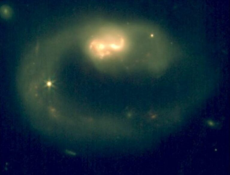 James Webb descubre abundantes moléculas orgánicas en una galaxia lejana,