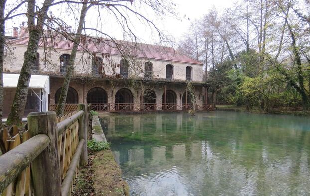 La antigua casa de Vanessa Paradis, hoy en abandono, se