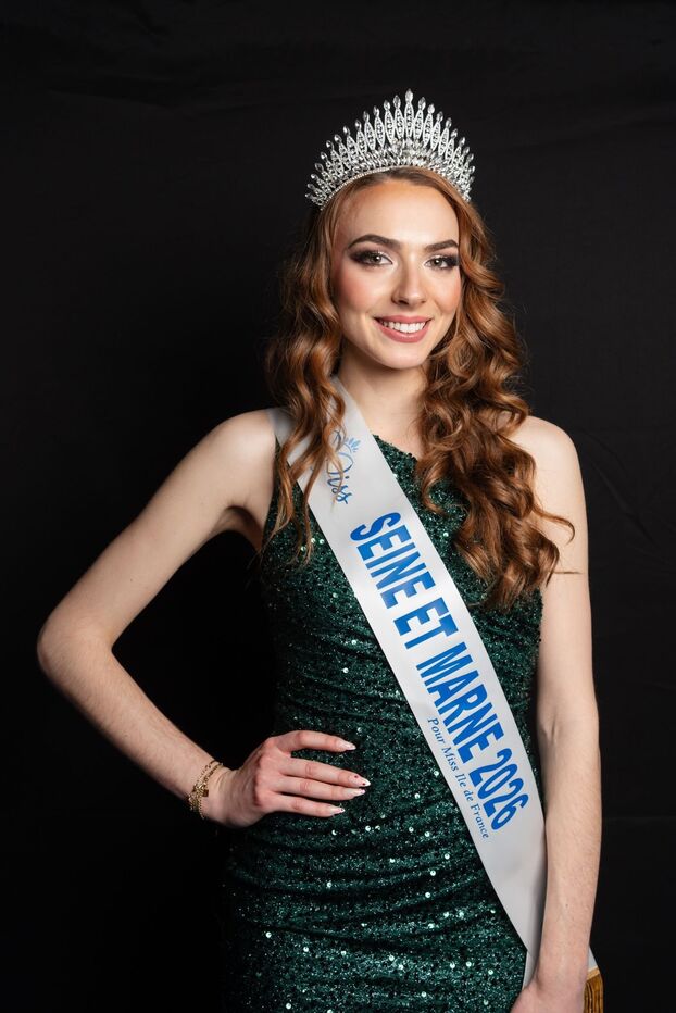 Miss Seine-et-Marne a 25 años, Laura Schiratti en el camino