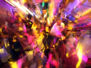 Siete fiesteros en el hospital, excesos de alcohol y drogas: