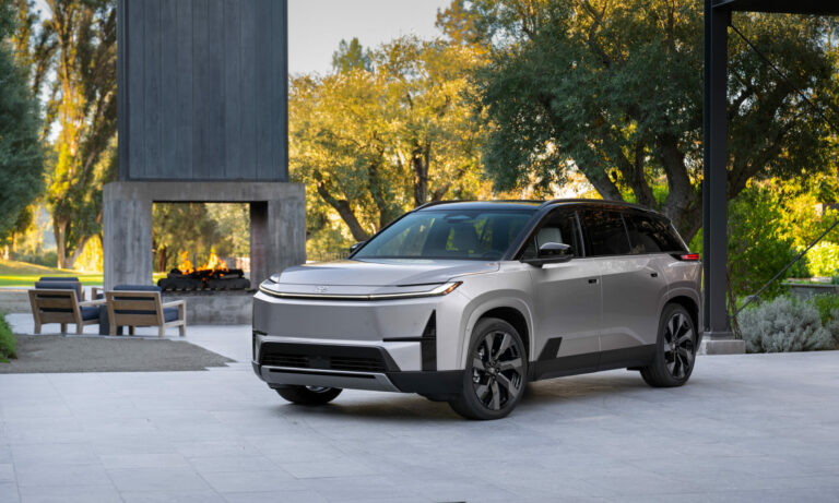 Solo puede quedar uno: Toyota revela su nuevo Highlander 100%