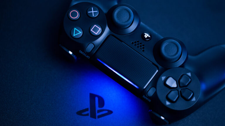 Sony juega la misma partida que Microsoft y empuja más
