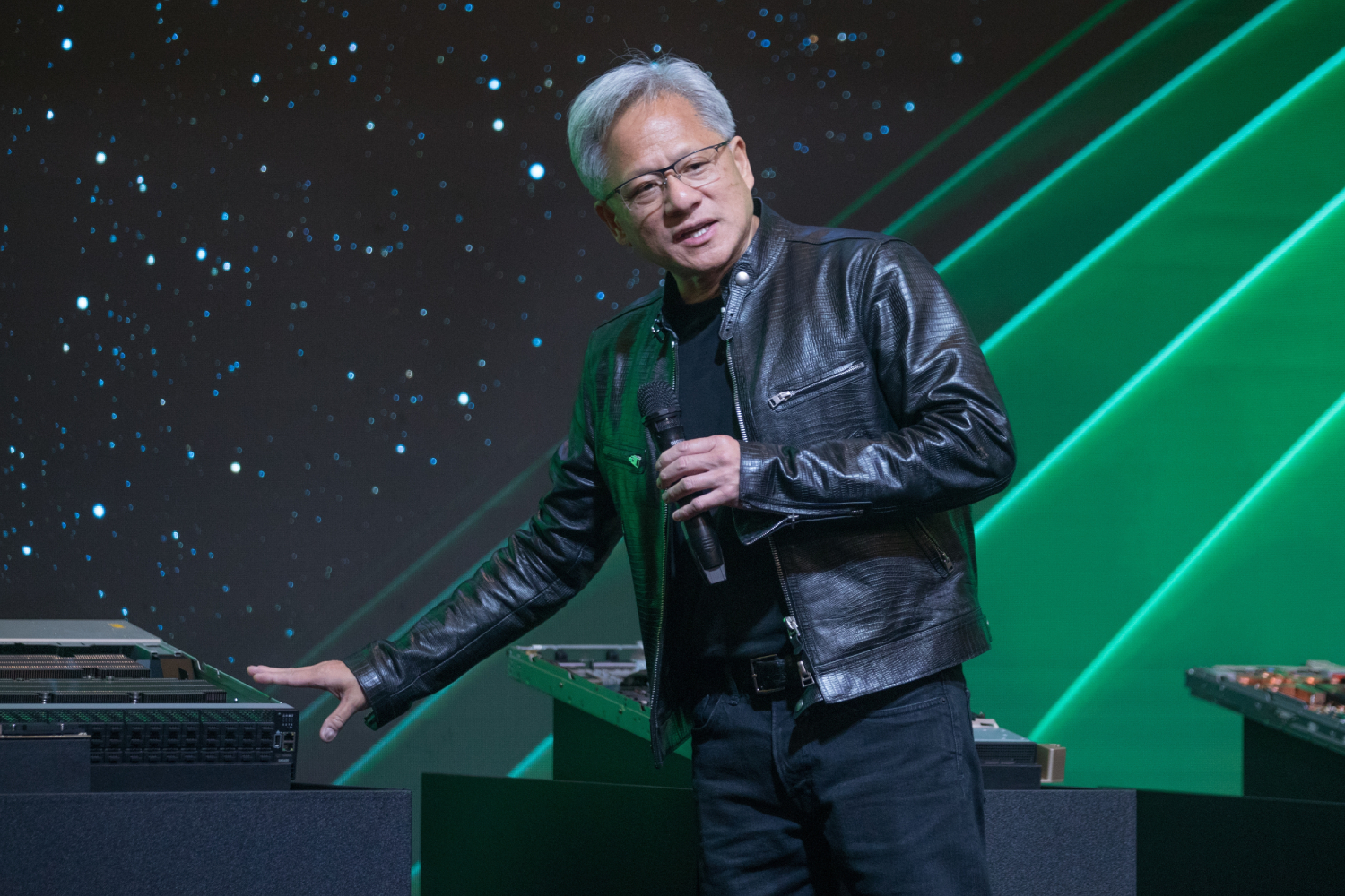 Sorpresa, sorpresa: Jensen Huang promete sorprender a todos con un