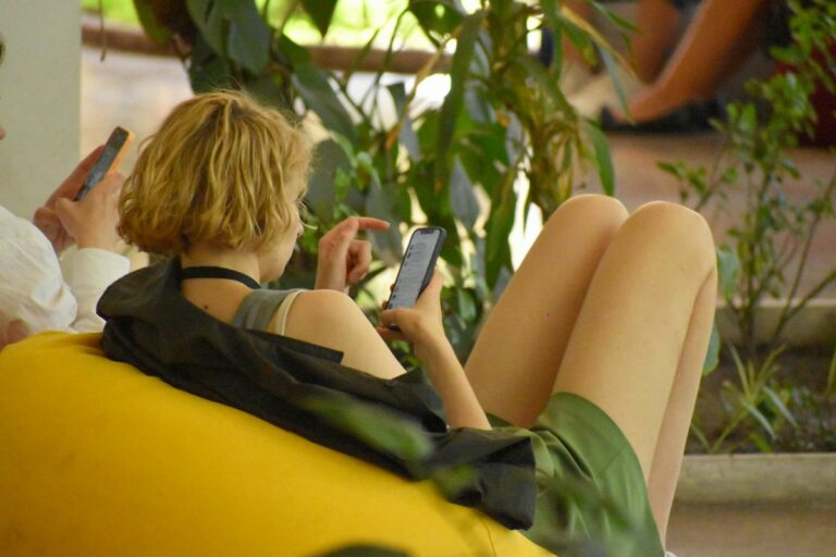 Su pantalla le protegerá en el futuro de las miradas