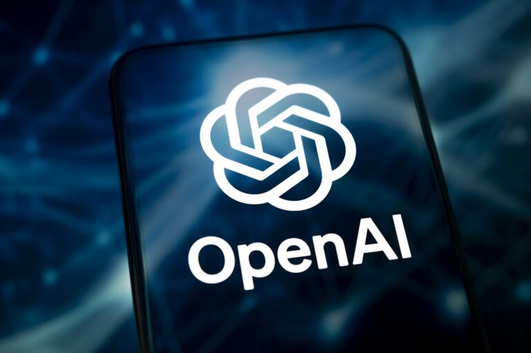 ¡Increíble! OpenAI deberá posponer parte de sus proyectos de hardware