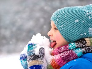 ¿Es peligroso comer nieve?