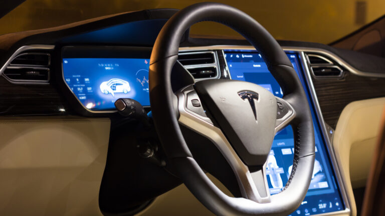 ¿Por qué Tesla ya no puede usar este término en