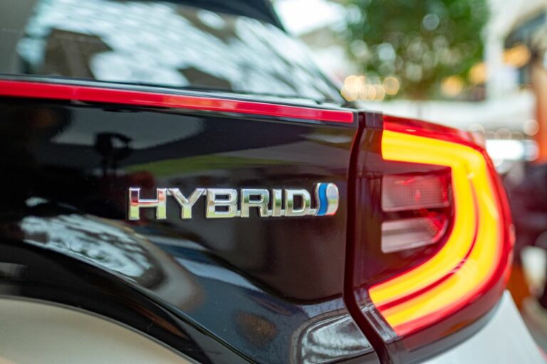 ¿Por qué su coche híbrido consume un 300% más de