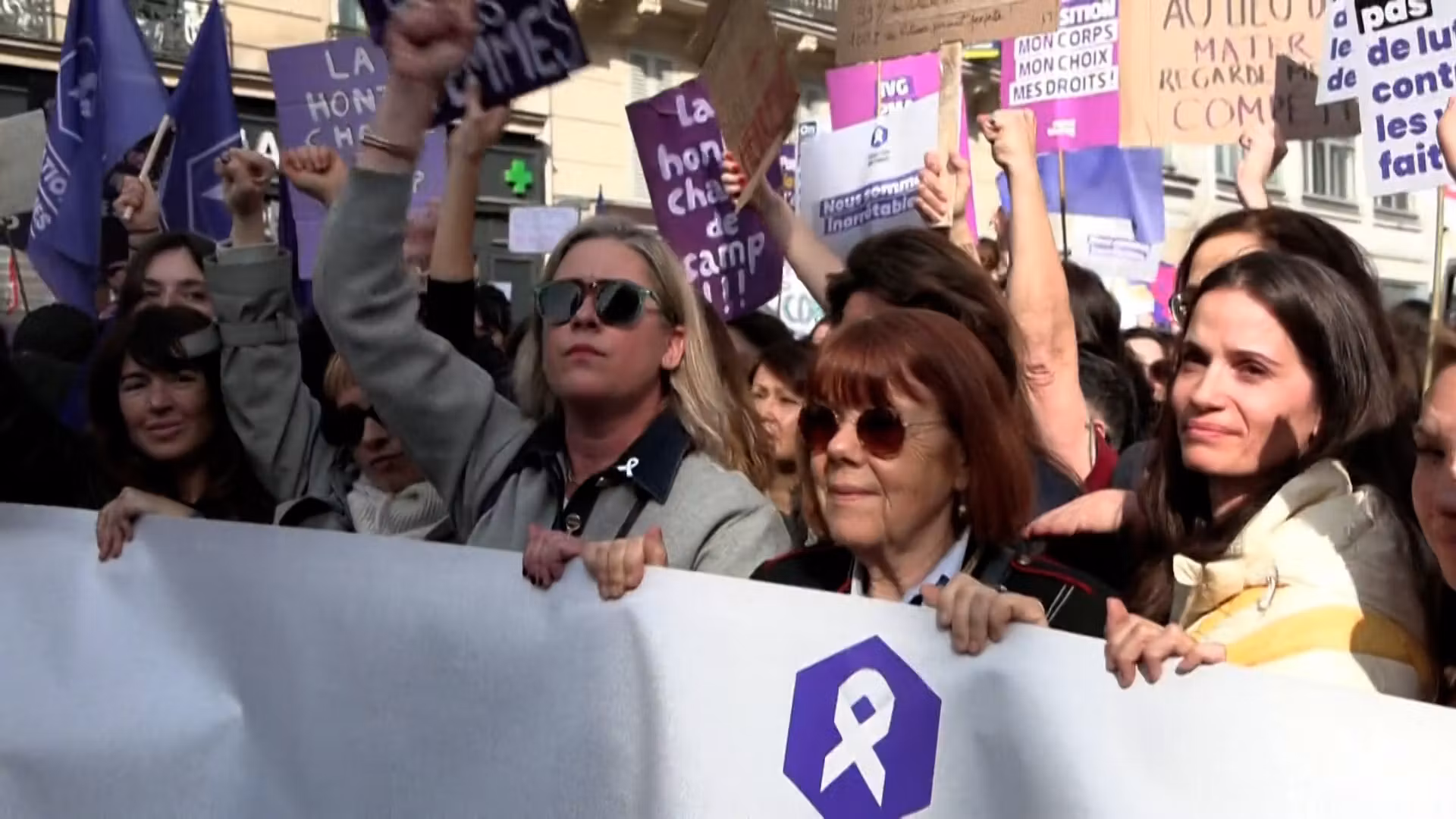 Gisèle Pelicot y su hija Caroline Darian al frente de