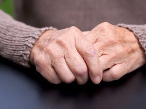Enfermedad de Parkinson: Japón autoriza una terapia con células madre
