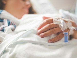 Hospitalizada por una fractura de tobillo, le amputan la pierna