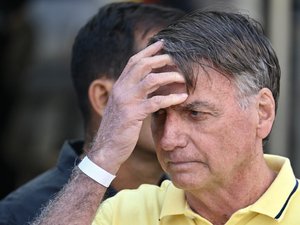 El ex presidente brasileño Jair Bolsonaro ingresado en cuidados intensivos