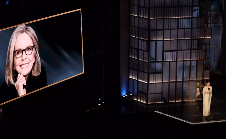 Rachel McAdams recuerda a Diane Keaton durante la sección en memoria de los artistas fallecidos en los Oscars 2026.