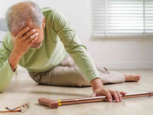 Caídas de personas mayores: hospitalizaciones y muertes en fuerte aumento
