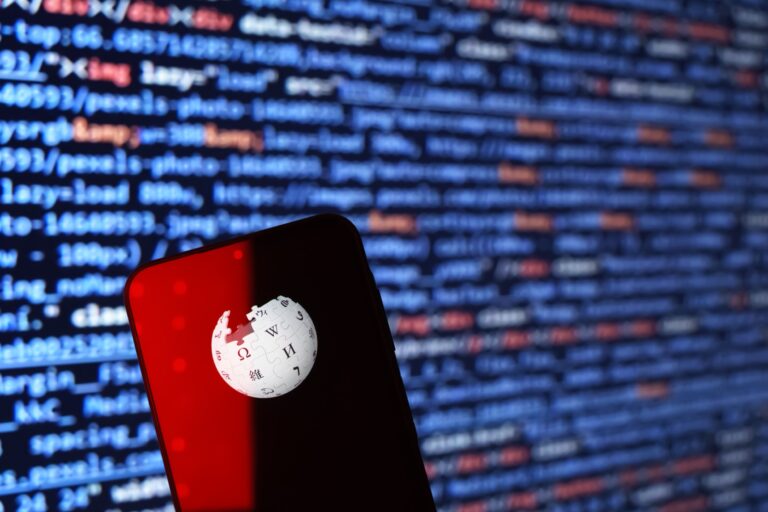 Cerca de 4,000 páginas de Wikipedia vandalizadas tras la auto-propagación