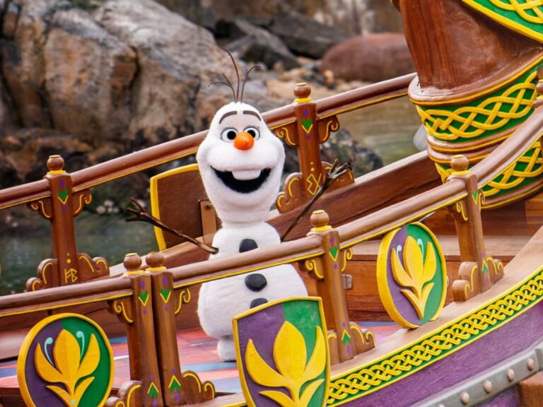 Disneyland París da vida a Olaf, en modo robot que
