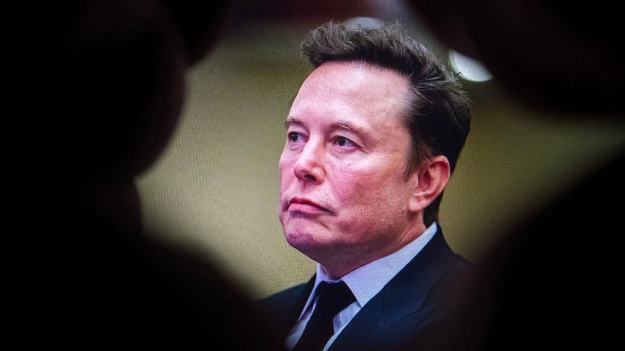 El misterioso proyecto de "mega-fábrica de chips" de Elon Musk