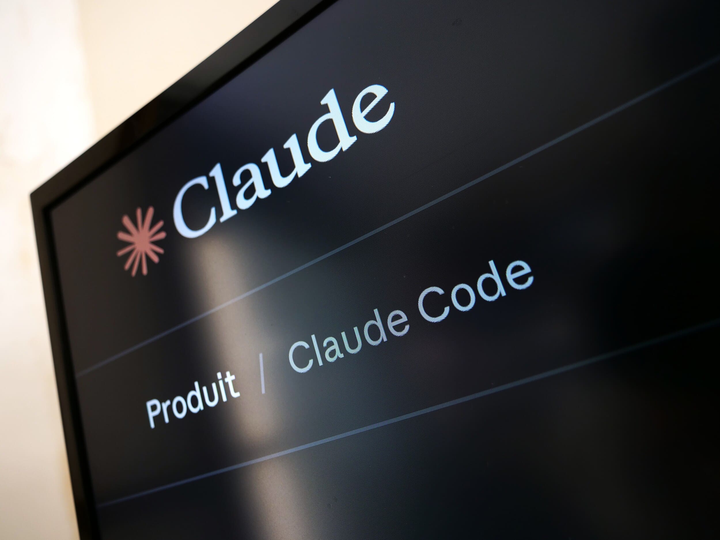 Estas falsas publicidades de Claude Code de Anthropic y OpenClaw