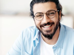 Frenos o alineadores: ¿qué dispositivo de ortodoncia elegir para adultos?