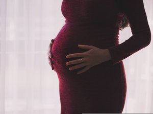La madre tuvo relaciones sexuales con gemelos: es imposible saber