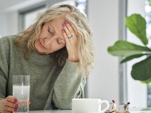Migraña del fin de semana: 5 consejos para evitarla y