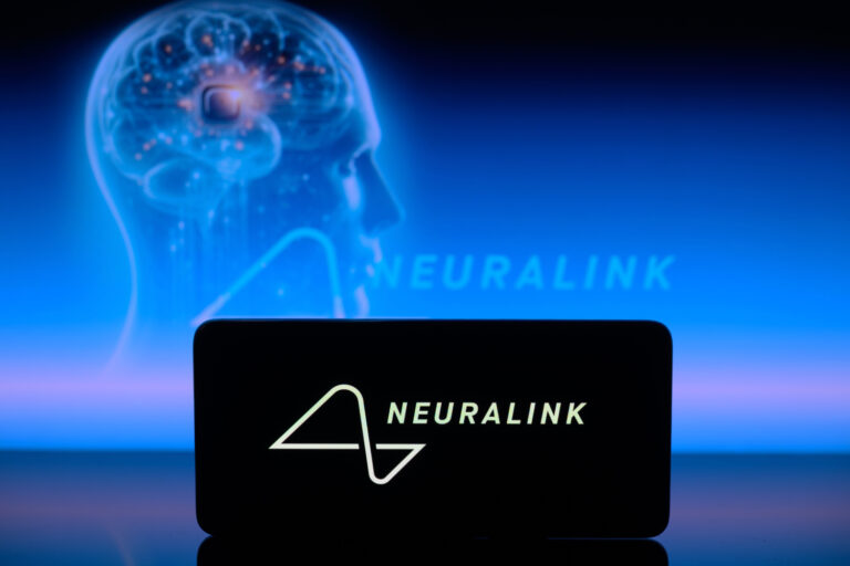 Neuralink ahora transforma las señales neuronales en palabras
