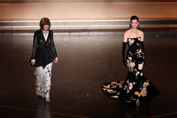Oscars 2026: Anna Wintour sin sus famosas gafas, la papisa
