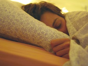 Problemas de sueño: ¿es realmente efectiva la melatonina para dormir