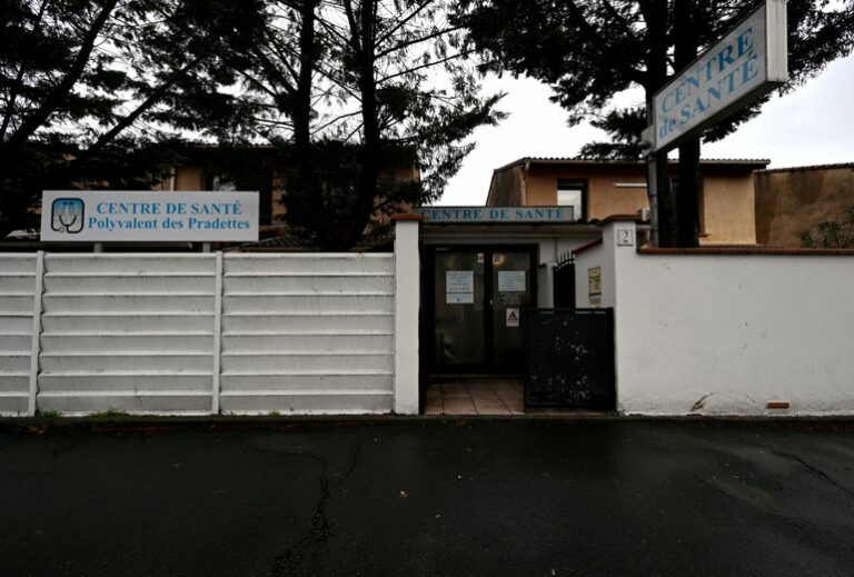 Salidas de médicos, cierre administrativo, registros, denuncias: ¿qué está ocurriendo