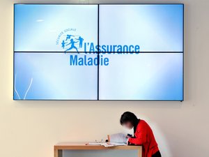 Sigue trabajando mientras está de baja por enfermedad, la Corte