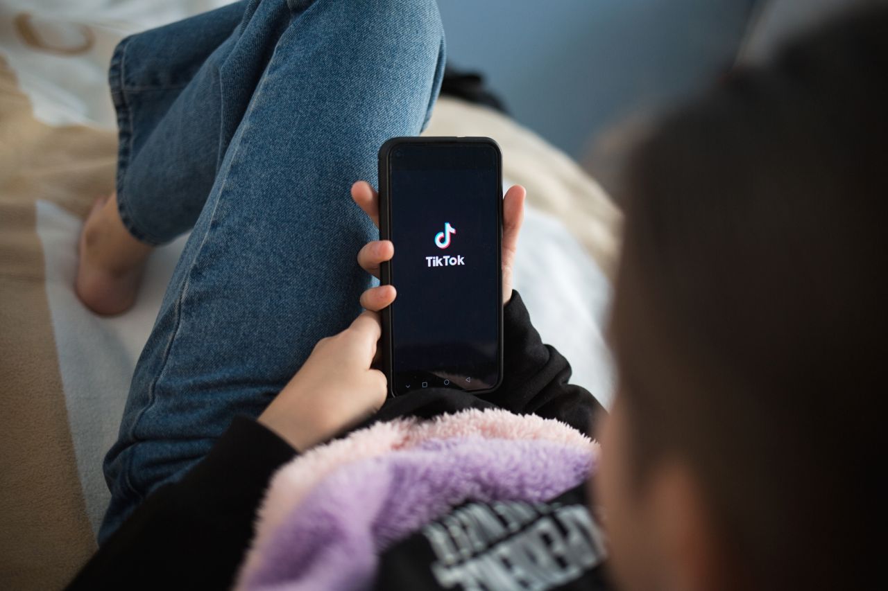 TikTok acusado de favorecer la desinformación sobre la salud mental