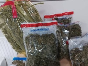 Uno vendía drogas, el otro las compraba, fueron rápidamente arrestados