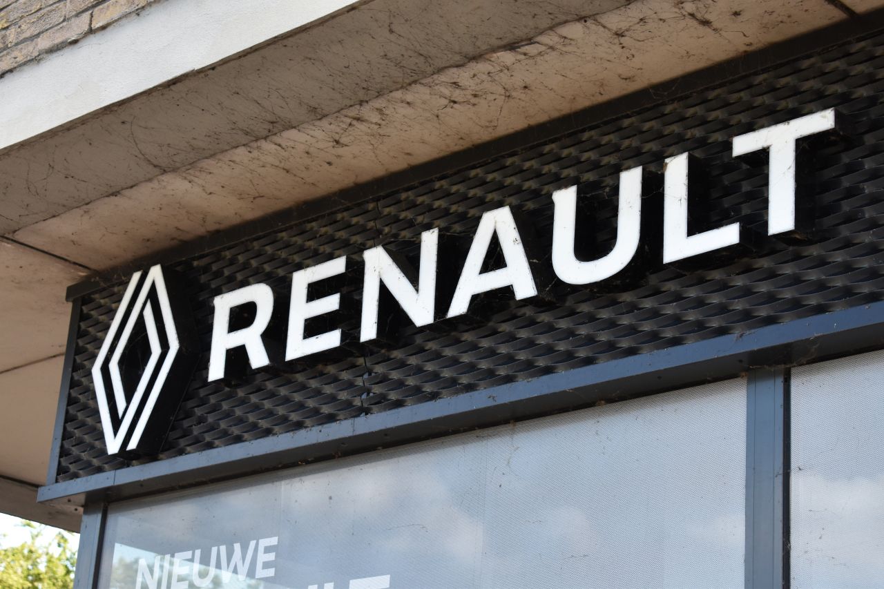 ¿El antídoto de Stellantis? Renault quiere eliminar los motores térmicos