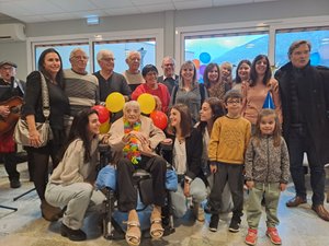 100 años y cuatro generaciones reunidas para el cumpleaños de