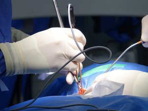 Cancela una intervención médica en el último minuto por una