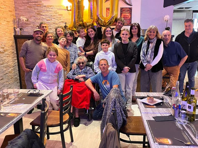 Samedi, une grande partie de la famille Salato réunie pour les 100 ans de 'mémé'.