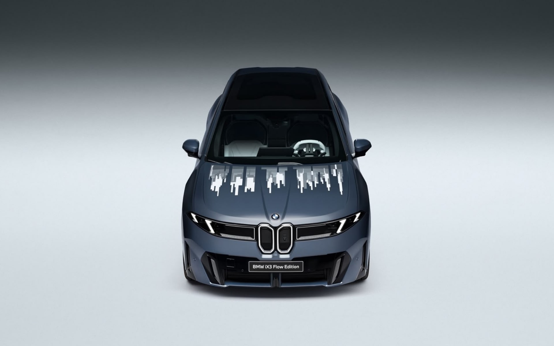 El capó de esta BMW cambia de aspecto con un