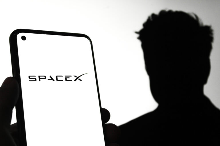 A punto de salir a bolsa, la firma de Elon