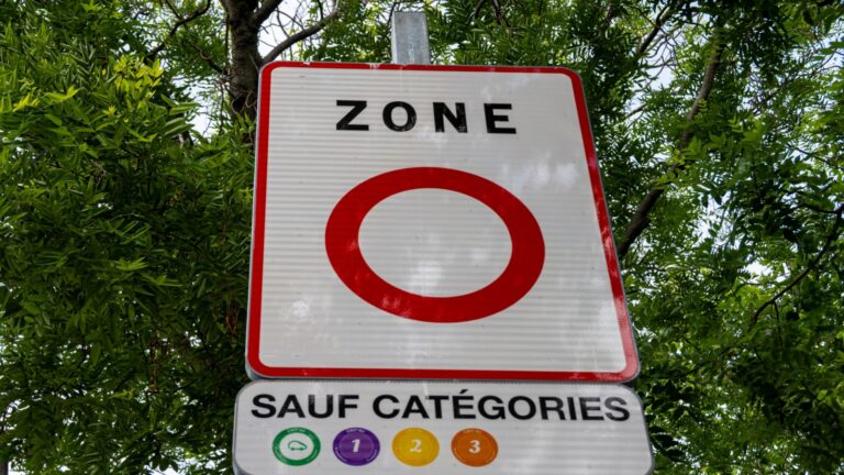 Al eliminar definitivamente las ZFE, Francia debilita la transición hacia
