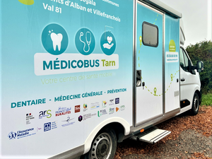Ambialet. El médicobus llega antes de ir a Teillet