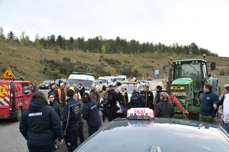Ambulancias y taxis: crece la ira por el aumento del
