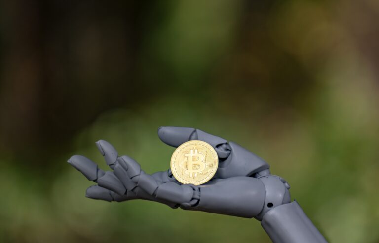 Coinbase y Binance quieren acceder a Claude Mythos al igual