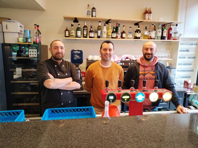 Dos primos reviven un bar emblemático del centro y lanzan
