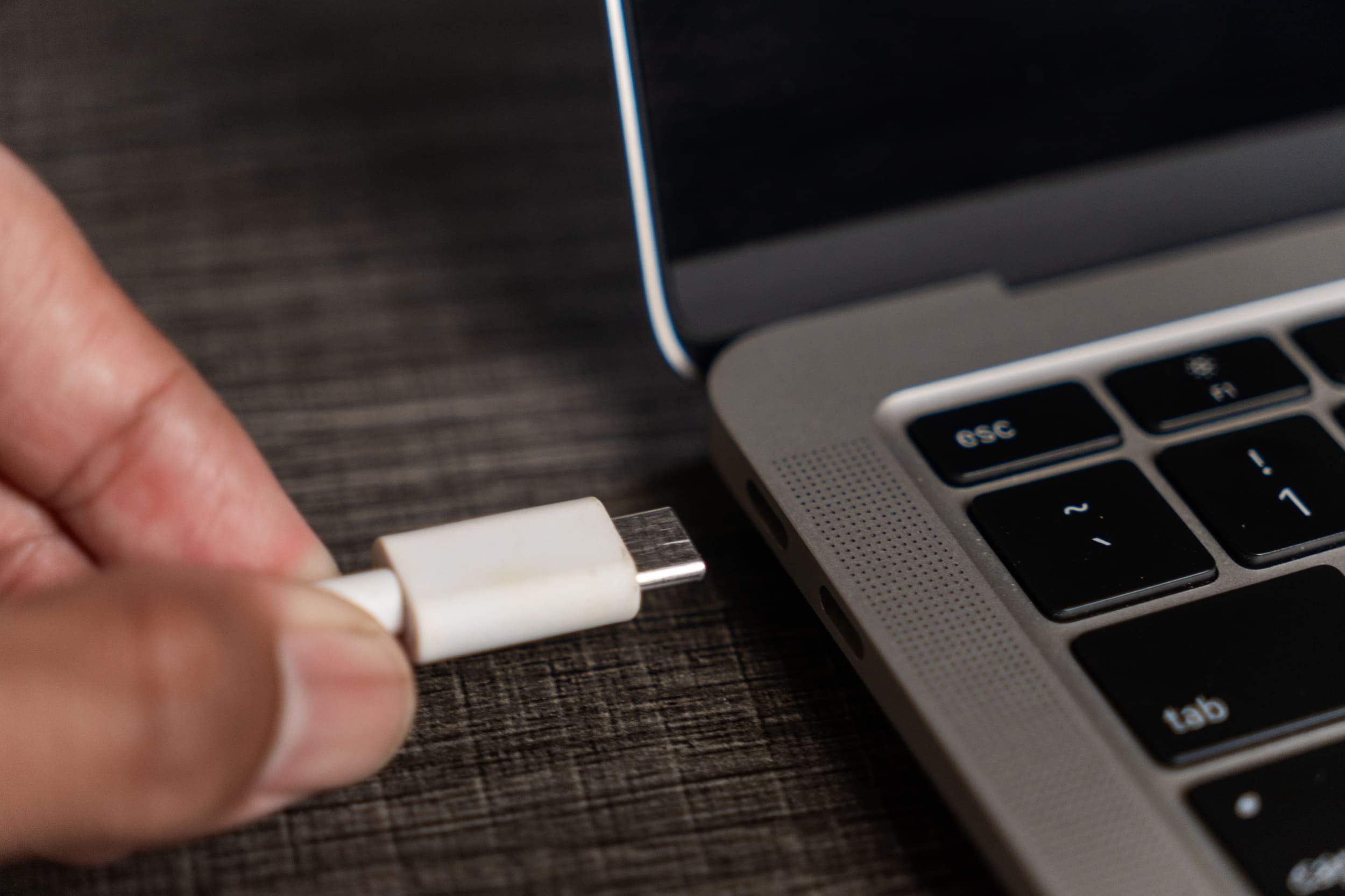 El cargador universal USB-C es finalmente obligatorio en los ordenadores