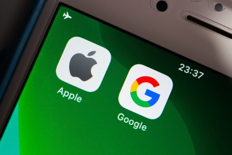 El increíble informe que acusa a Apple y Google de