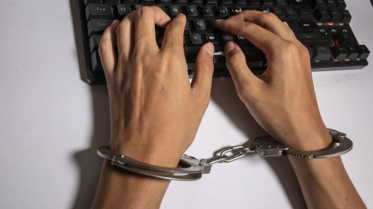 El sistema antipiratería de la ARCOM, heredero de Hadopi, declarado