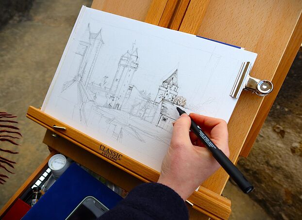 En las torres del castillo de Blandy, Ninon Lacoume diseña